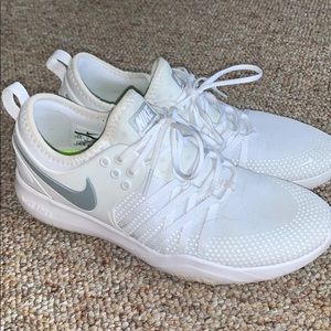 White nike training frees
